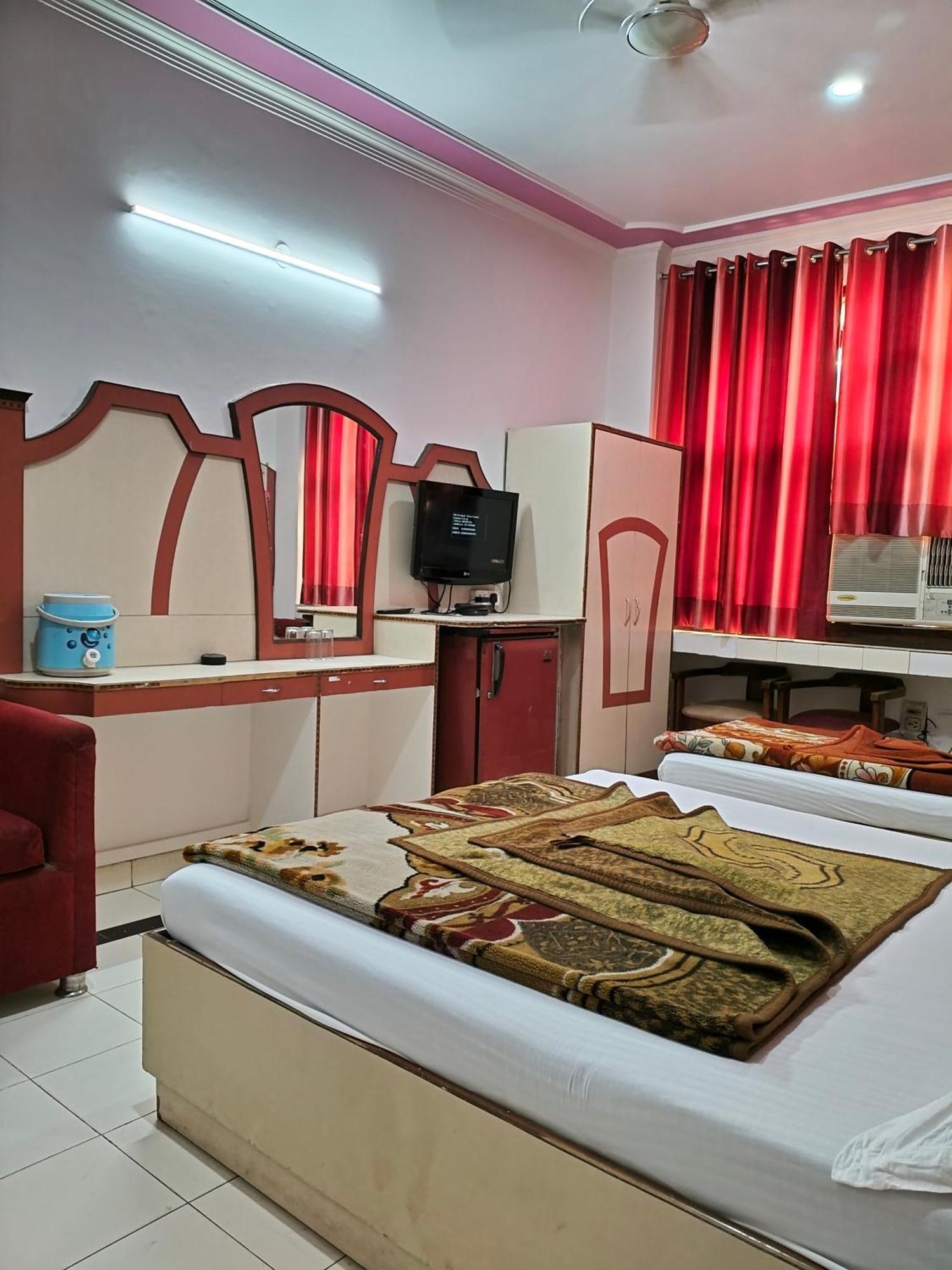 ניו דלהי Hotel Yatri International מראה חיצוני תמונה