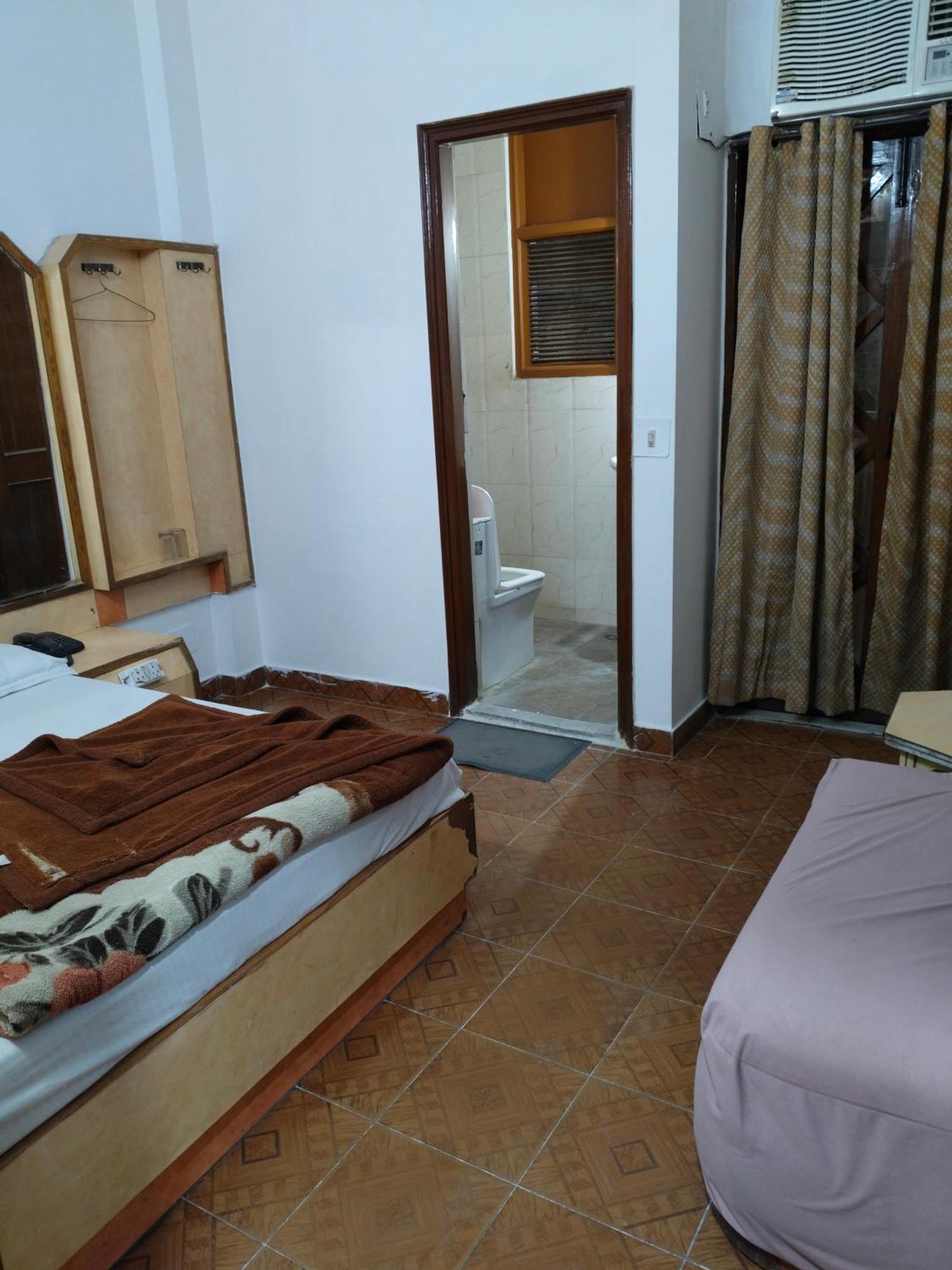 ניו דלהי Hotel Yatri International חדר תמונה