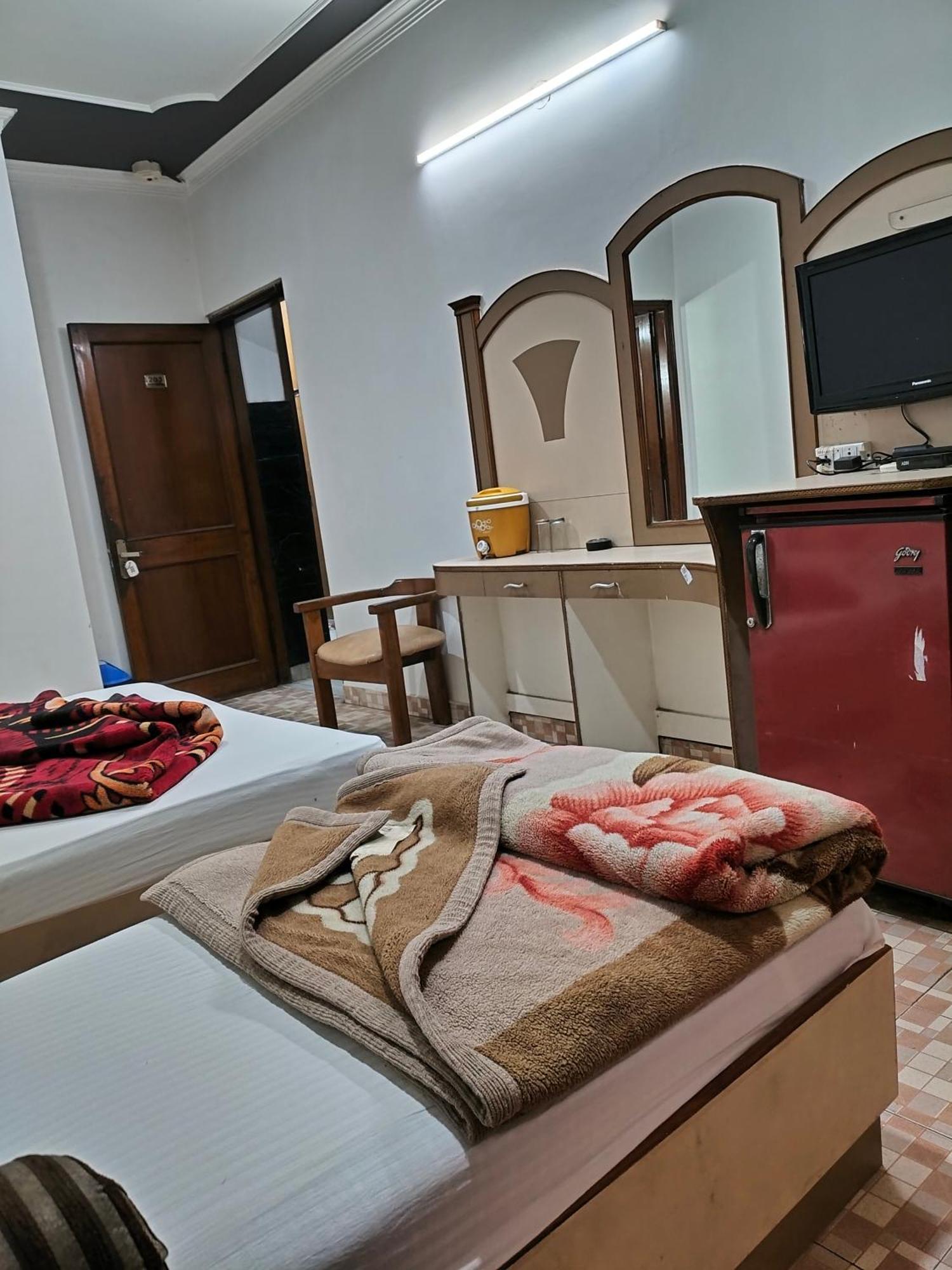 ניו דלהי Hotel Yatri International חדר תמונה