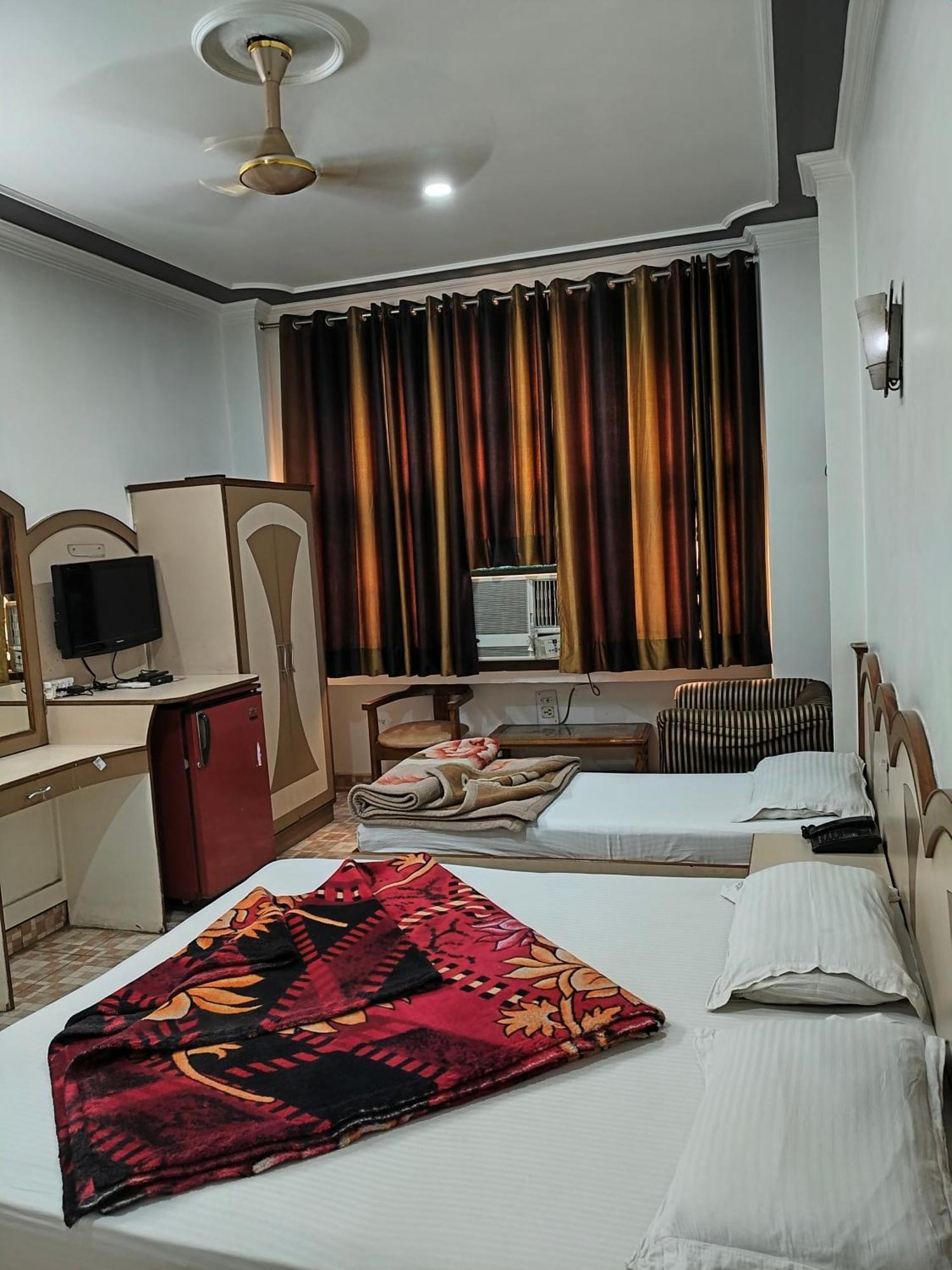 ניו דלהי Hotel Yatri International מראה חיצוני תמונה