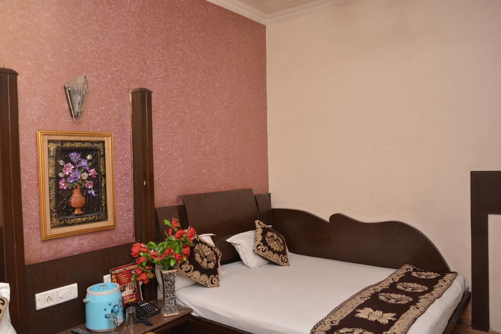ניו דלהי Hotel Yatri International מראה חיצוני תמונה
