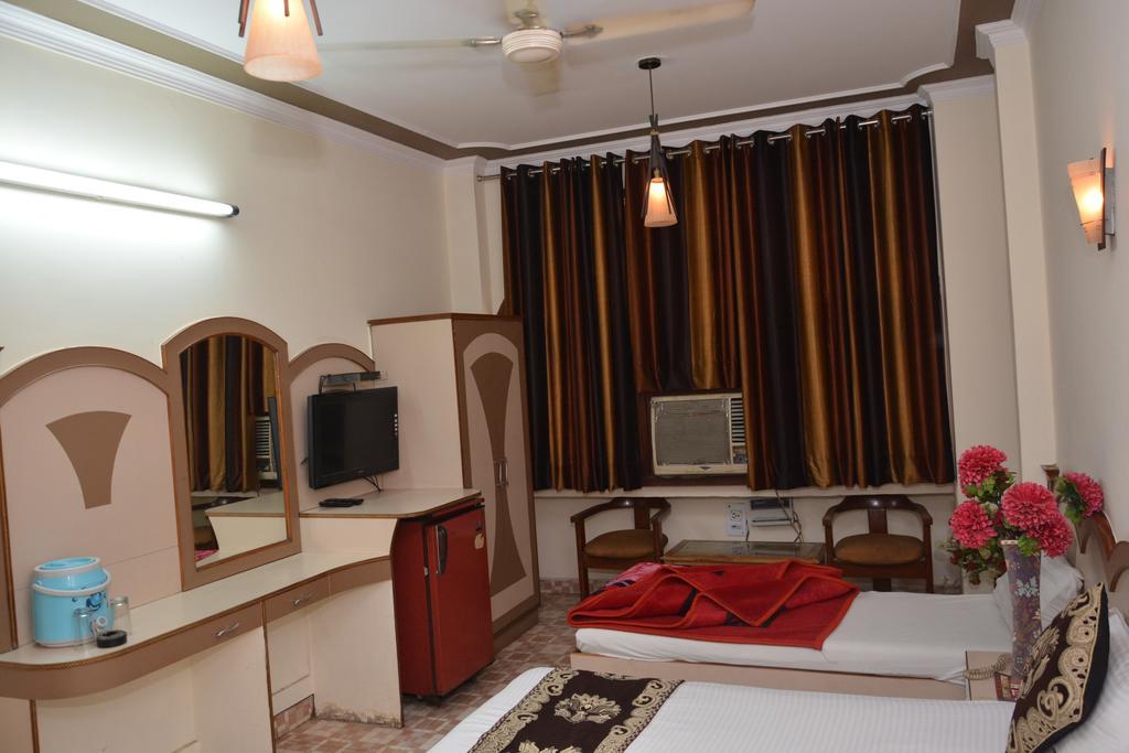 ניו דלהי Hotel Yatri International מראה חיצוני תמונה
